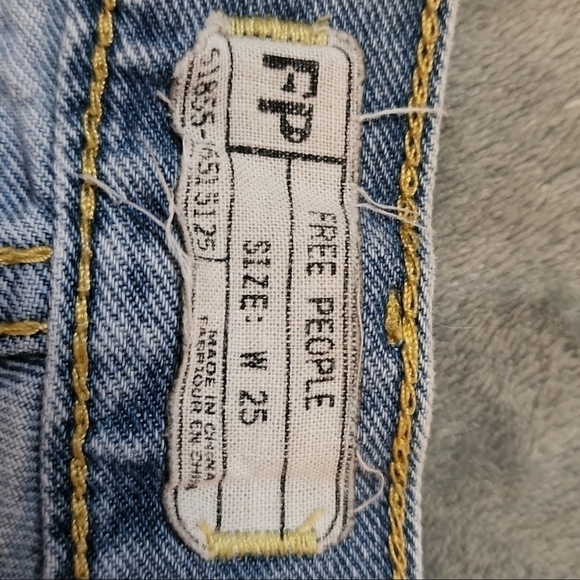 Free People High Rise Crochet Lace Hem Light Wash Shorts size 25 | Boho Beach - Picture 4 of 6